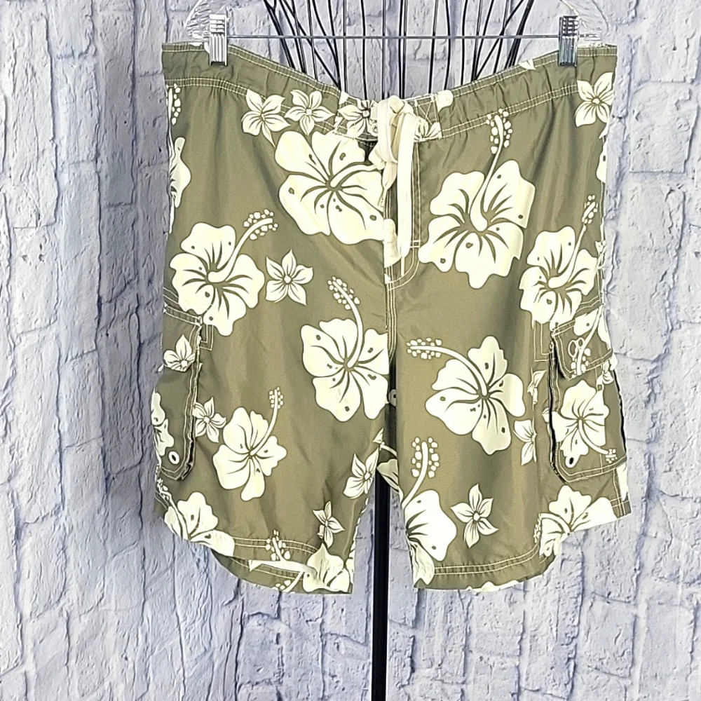 OCEAN PACIFIC Green and Cream Floral Swim Trunks Large 36-38